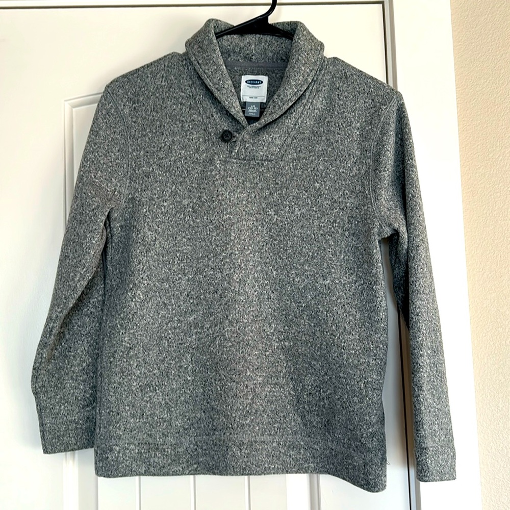 Old Navy boys sweater like new-only worn a couple of times, yth size Large 10-12